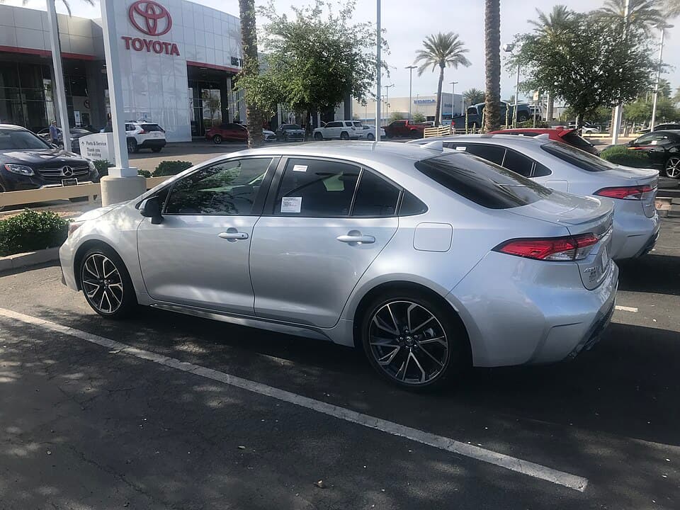 Toyota Corolla 2019, гибрид, на гарантии